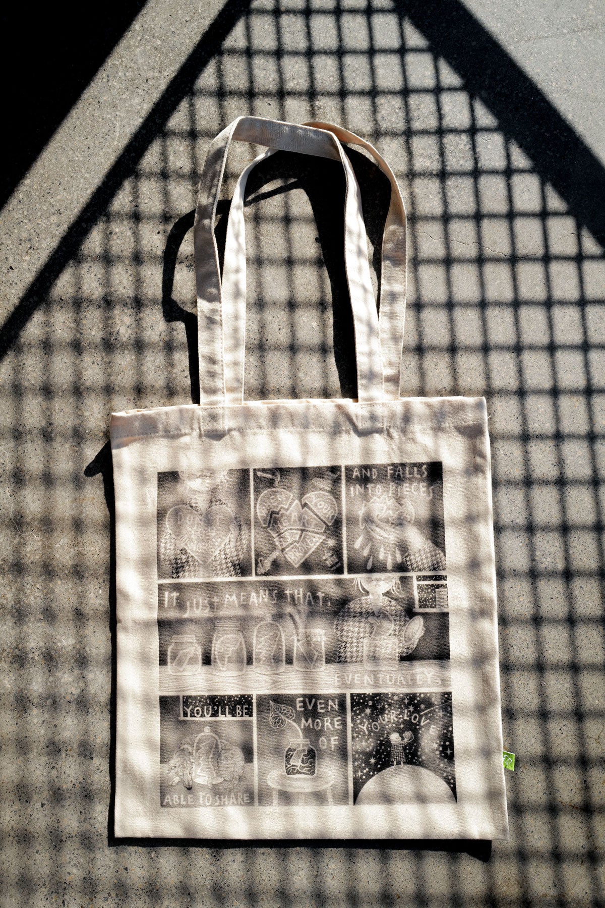 The tote bag is made from heavy cotton canvas and makes a perfect bag for every occasion. It is hard wearing and has a handle that can be carried over the shoulder or in the hand. It features suflandas print ‘a little pencil story’ . For every bag sold, we will donate 5€ to Balipockets e.V. (gem.).